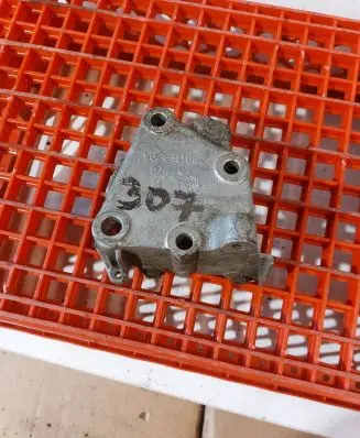 Peugeot 307 Engine mounting bracket 9628311880