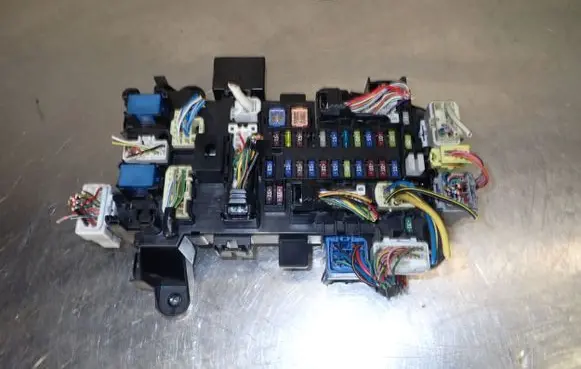 Suzuki Grand Vitara II Fuse box set 38610-84F21