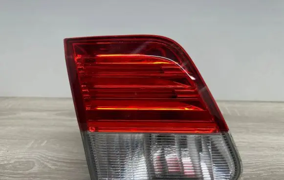 Toyota Avensis T270 Tailgate rear/tail lights