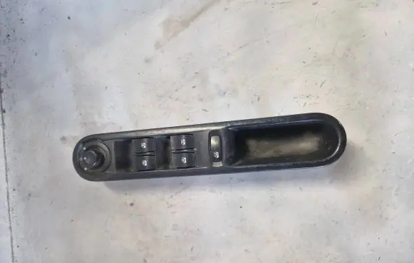 Renault Espace - Grand espace IV Electric window control switch 8200857511