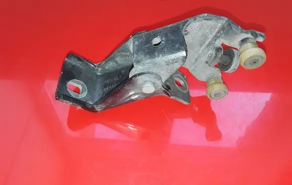 Dacia Dokker Sliding door upper roller guide/hinge 824A65571R