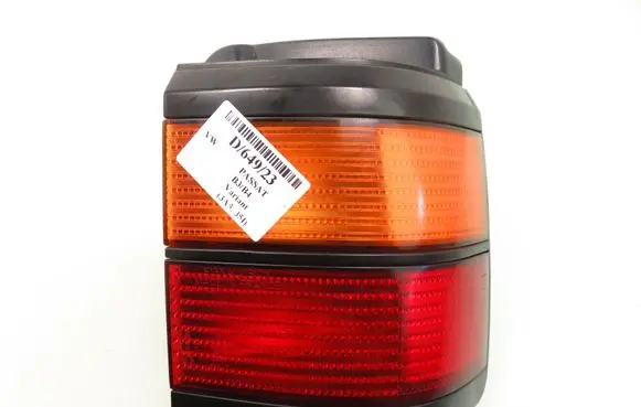 Volkswagen PASSAT B4 Rear/tail lights 333945112