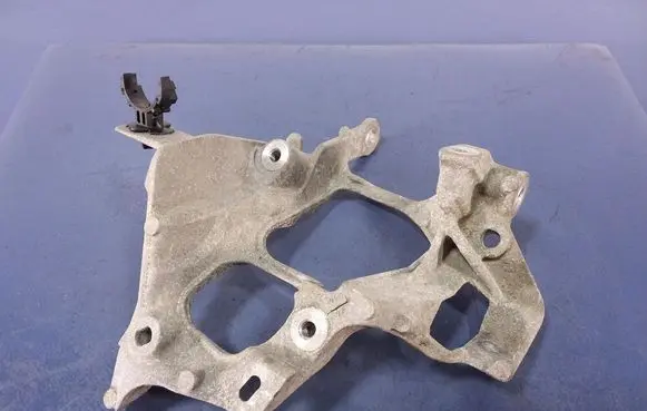 Citroen C4 II Picasso Gearbox mounting bracket 9802004480