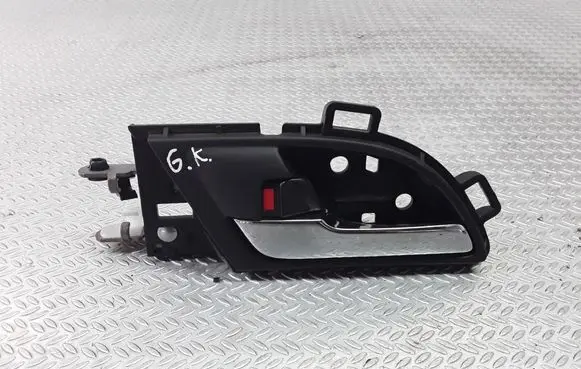 Honda CR-V Rear door interior handle