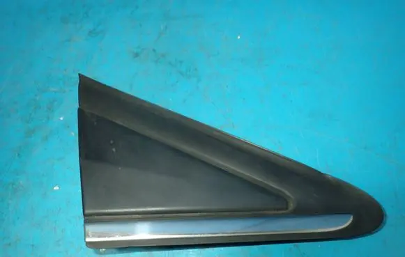 Fiat Bravo Front triangle window/glass 735430775