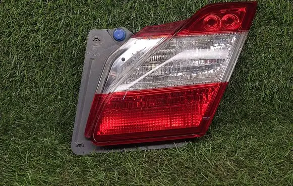 Tailgate rear/tail lights