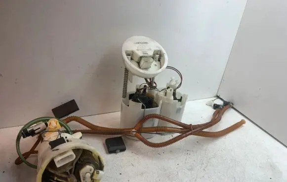 Mercedes-Benz CLK AMG A209 C209 In-tank fuel pump A0015421118