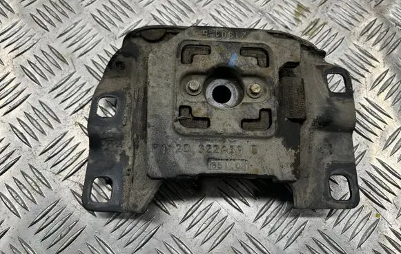 Volvo V50 Engine mount bracket P112D322A59C 219015 4N517M121FD