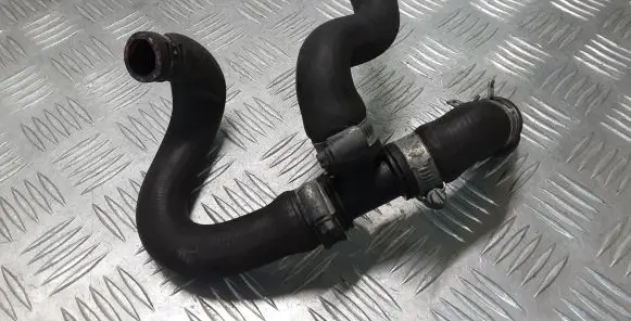 Mercedes-Benz Vito Viano W639 Engine coolant pipe/hose A6398320923