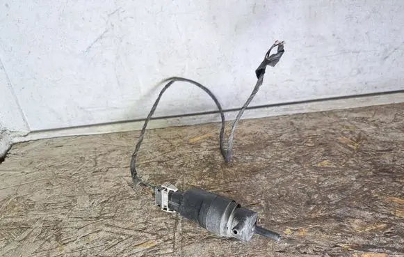 BMW X5 E53 Windscreen/windshield washer pump 1378402