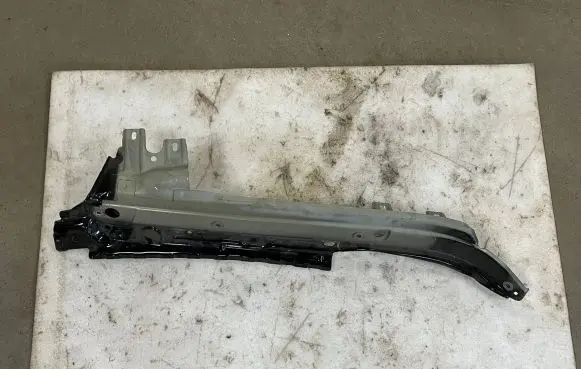 Audi Q7 4L Fender mounting bracket 4L0805158A 4L0805158