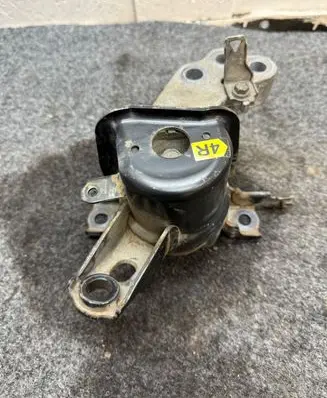 Toyota Verso Engine mount bracket