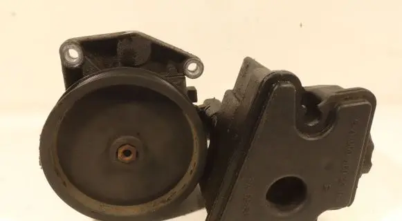 Mercedes-Benz CLS C219 Power steering pump 0054661401