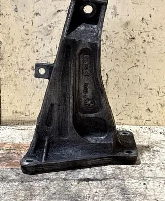 BMW 3 E46 Engine mounting bracket 6754185 22116754185