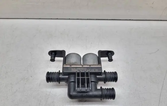 BMW X5 E53 Coolant heater control valve 6906652 64116906652