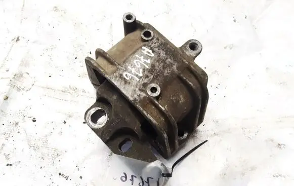 Volkswagen PASSAT B6 Engine mount bracket 1k0199262p