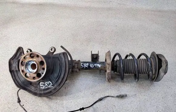 Mercedes-Benz A W176 Front wheel hub spindle knuckle A176320351352 A1763203513
