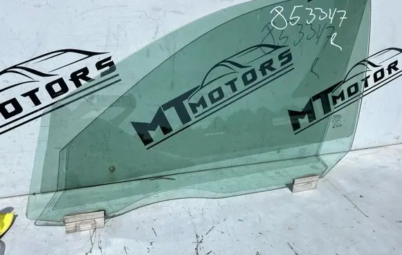 Volvo V70 Rear door window glass E000186