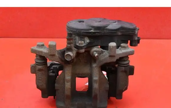 Toyota C-HR I Rear brake caliper 