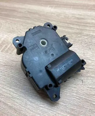 Toyota Avensis T250 Air flap motor/actuator 1138002840