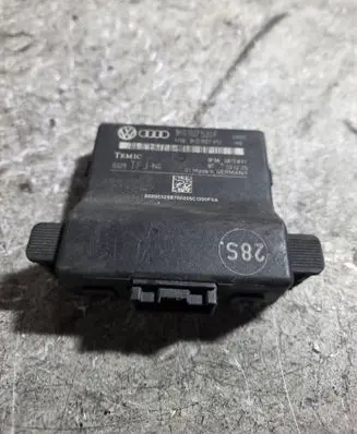 Audi A4 S4 B6 8E 8H Gateway control module 1K0907530E 1K0907951