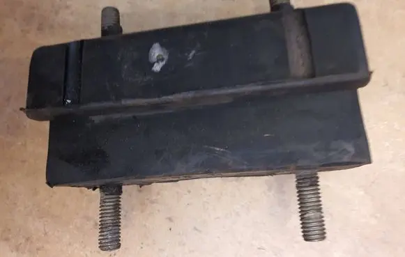GAZ GAZelle Gearbox mount 211001050b