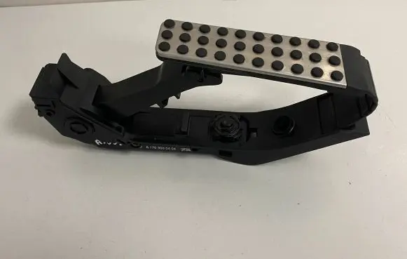 Mercedes-Benz CLK A209 C209 Accelerator throttle pedal A2033010001