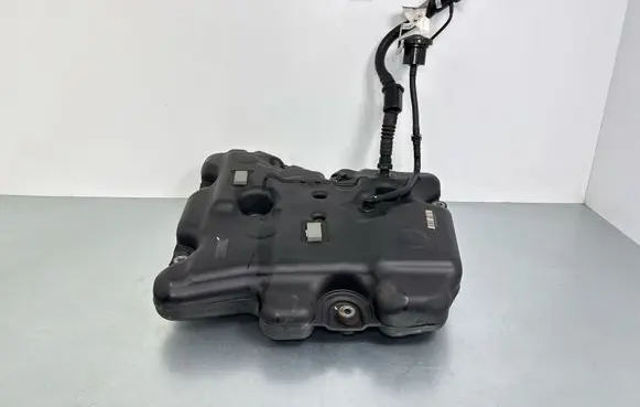 Mercedes-Benz S W222 AdBlue liquid reservoir A2224706801 A2224701720 1019385