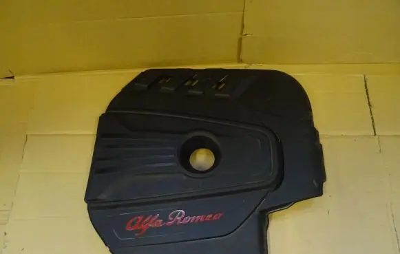 Alfa Romeo Stelvio Engine cover (trim)