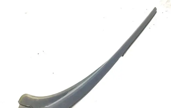 Nissan NV300 Front door glass trim molding 727018104R