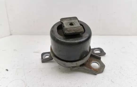 Volvo XC60 Engine mount bracket 30793318