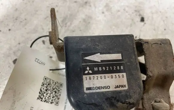 Mitsubishi Pajero Airbag deployment crash/impact sensor 1872000350