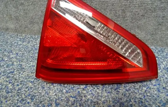 Audi A5 8T 8F Tailgate rear/tail lights 8T0945093