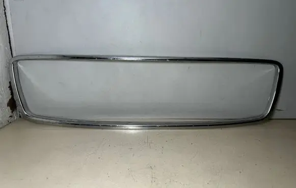 Volvo XC70 Front bumper upper radiator grill 08693623 8693623
