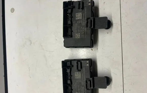 Audi A4 S4 B9 Door control unit/module 8W0959595E