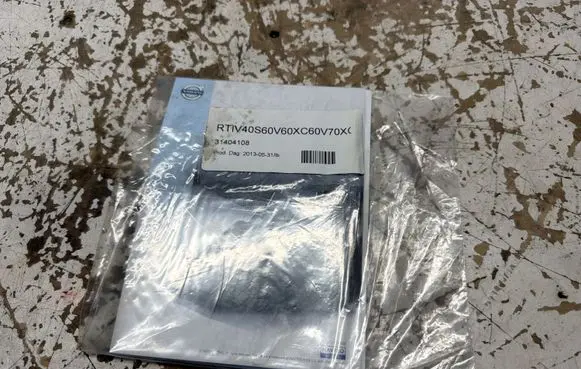 Volvo XC70 Owners service history hand book 31404108