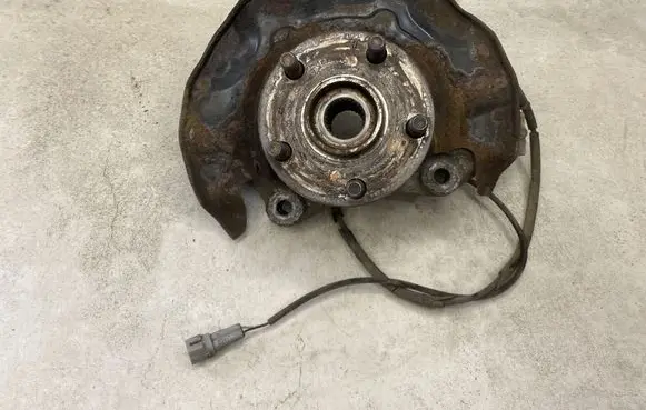 Toyota Prius (XW20) Front wheel hub spindle knuckle