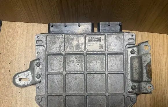 Toyota Yaris Engine control unit/module 896610D400