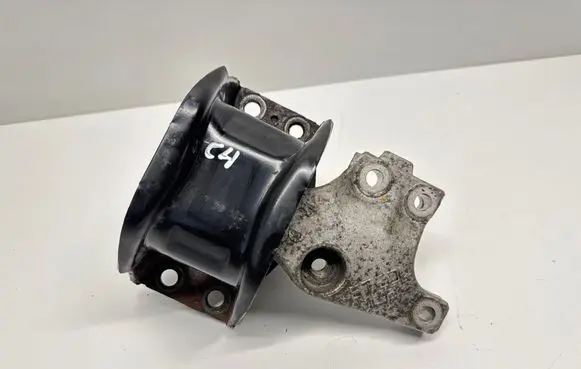 Engine mount bracket