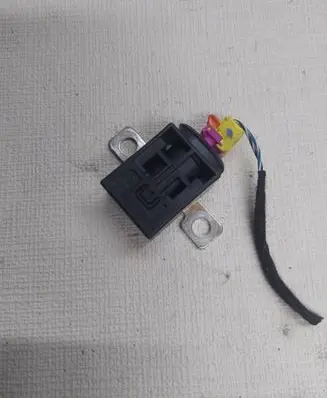 Audi A5 8T 8F Battery relay fuse 4F0915519