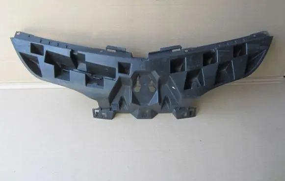 Renault Modus Front bumper upper radiator grill