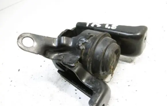 Toyota Avensis Verso Engine mounting bracket