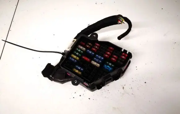 Volkswagen PASSAT B5 Fuse box set 8d1941824