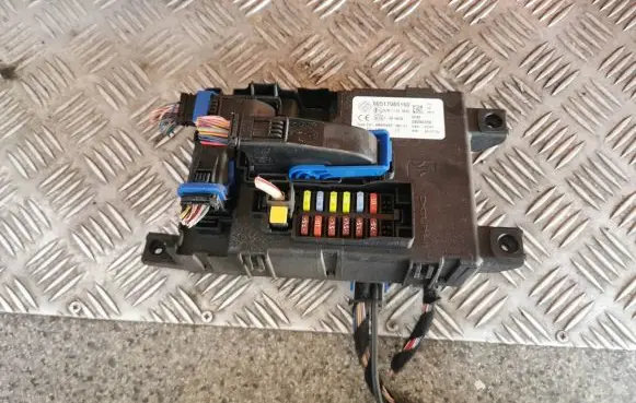 Fiat Grande Punto Relay mounting block 00517986160