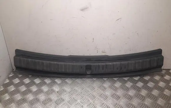 Trunk/boot sill cover protection