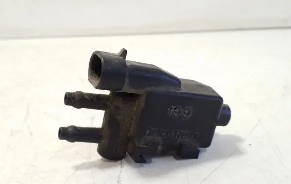Renault Megane I Vacuum valve 