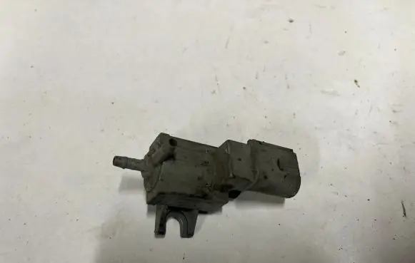 Audi A7 S7 4G Turbo solenoid valve 079906283D