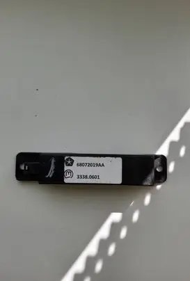 Chrysler Town u0026 Country V Keyless system antenna 68072019AA 33380601