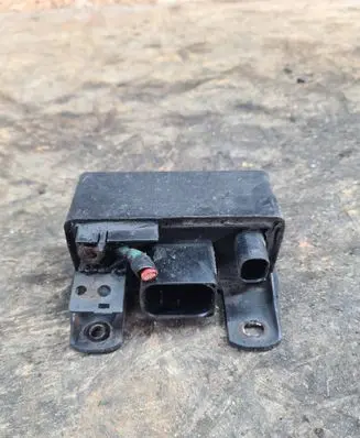 Mercedes-Benz E W211 Glow plug pre-heat relay