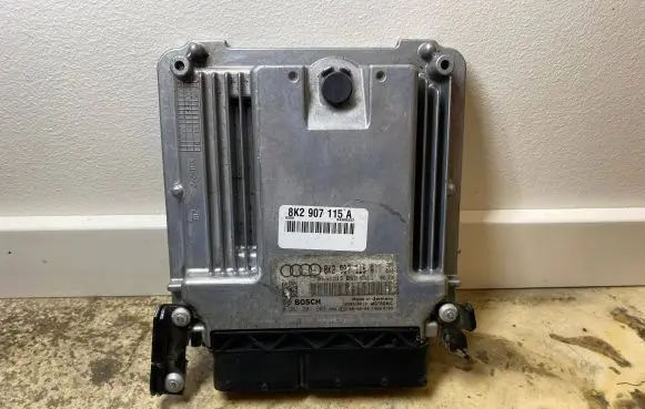 Audi A4 S4 B8 8K Engine control unit/module 8K2907115A 0261201903